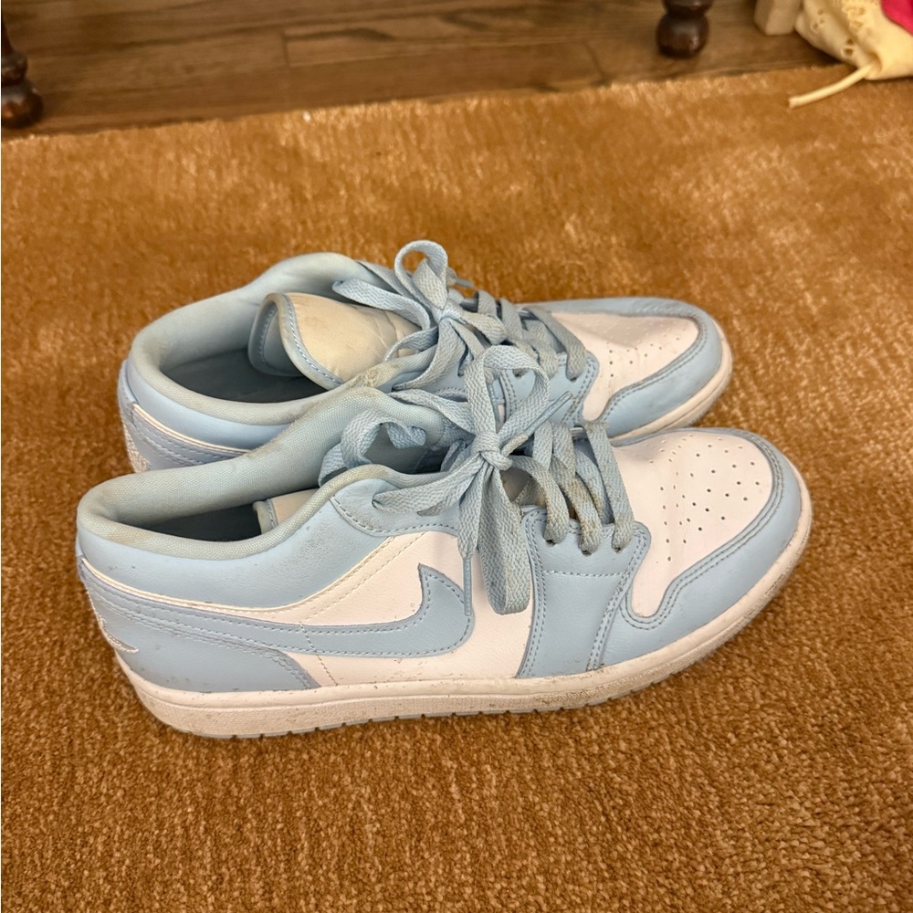 Nike Low-Top Air-Jordan Sneakers in White and Light Blue